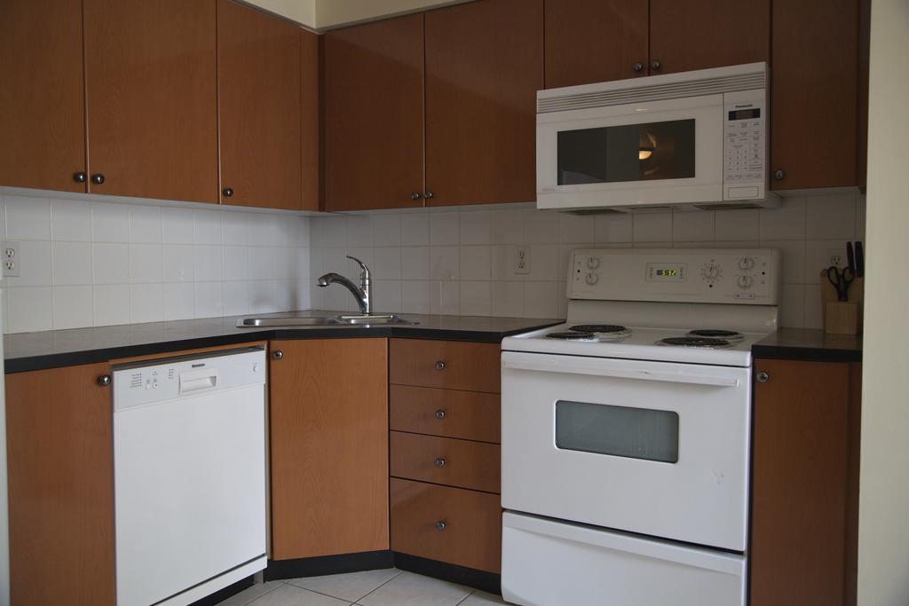 Vancouver Airport Condos Ричмънд Стая снимка